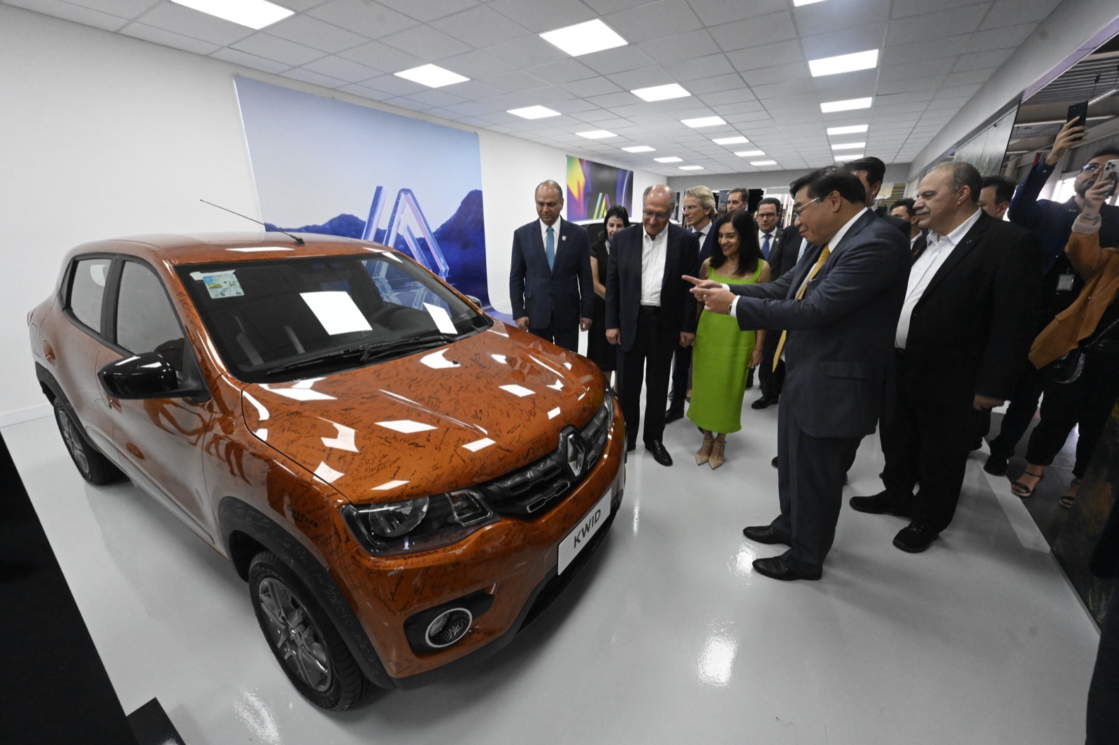 Boato 1: 'a China comprou a Renault' — FALSO