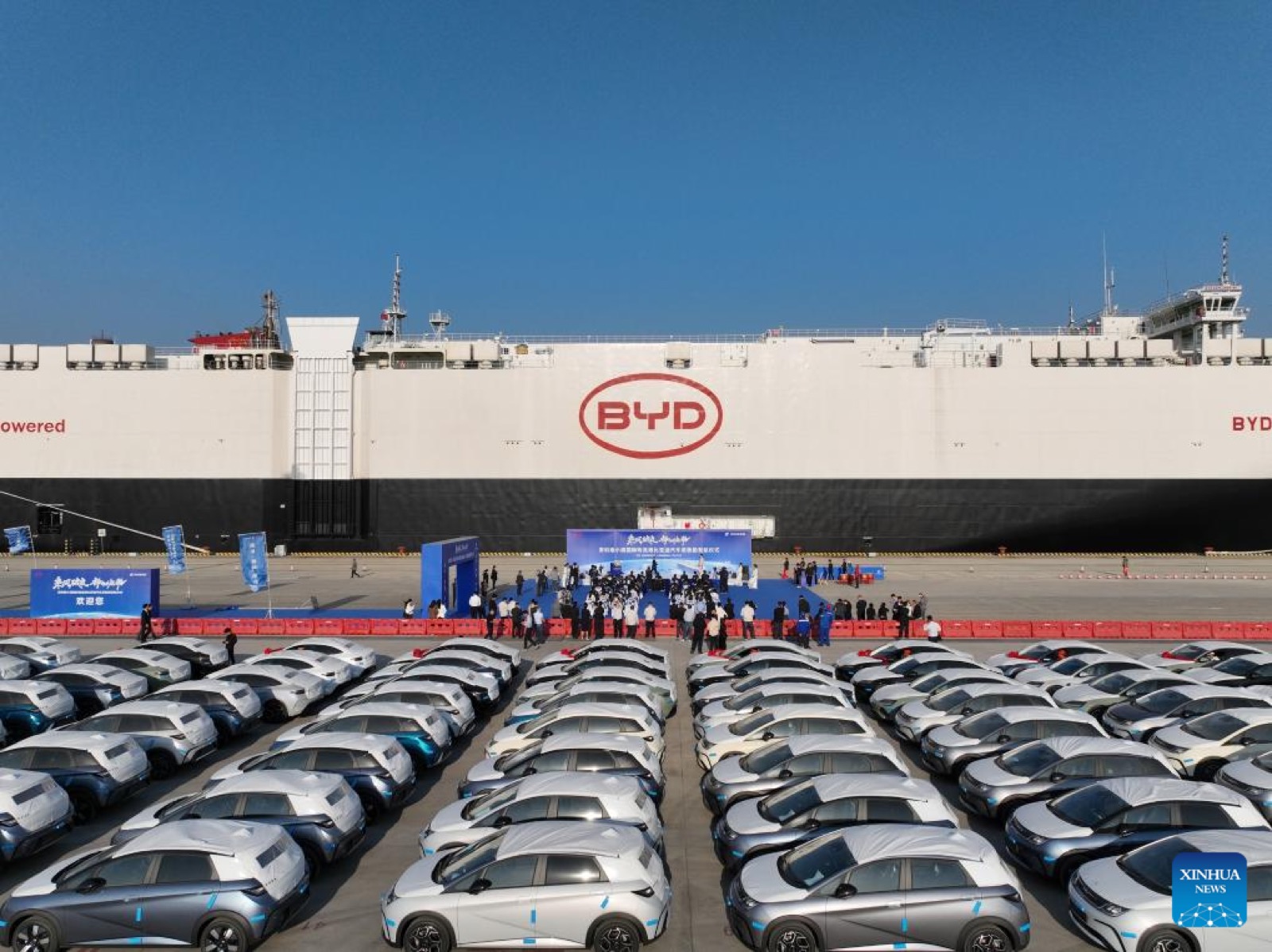 A BYD ficou sem navio para exportar tanto carro — então construiu a própria frota