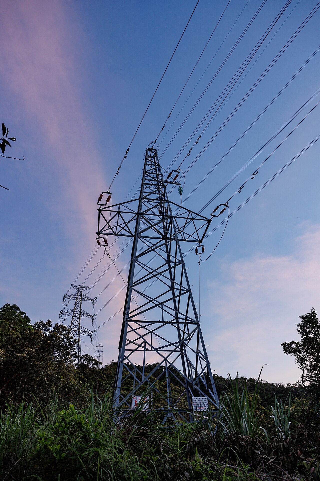 A China já controla pedaços da energia elétrica do Brasil