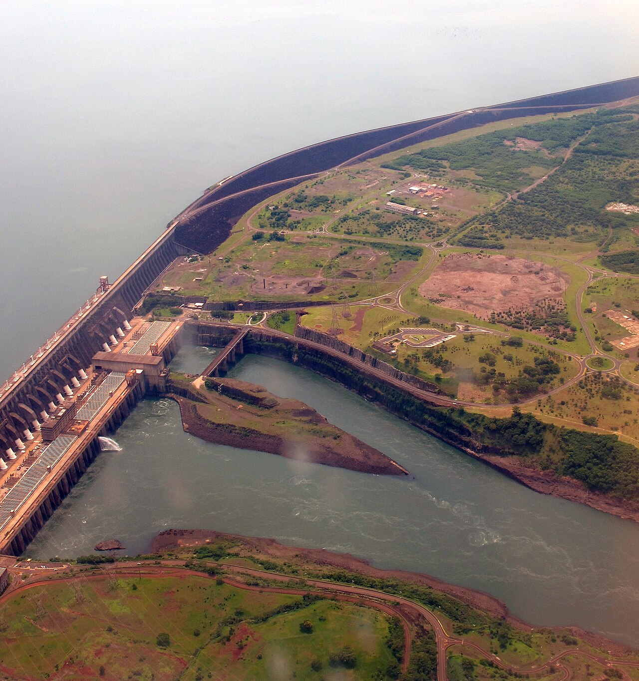 Mais da metade de uma Itaipu