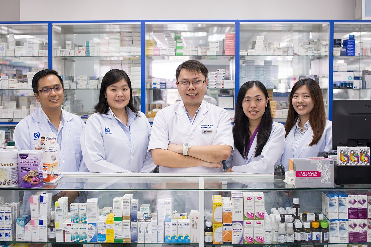 Médico, receita e remédio na mesma tela
