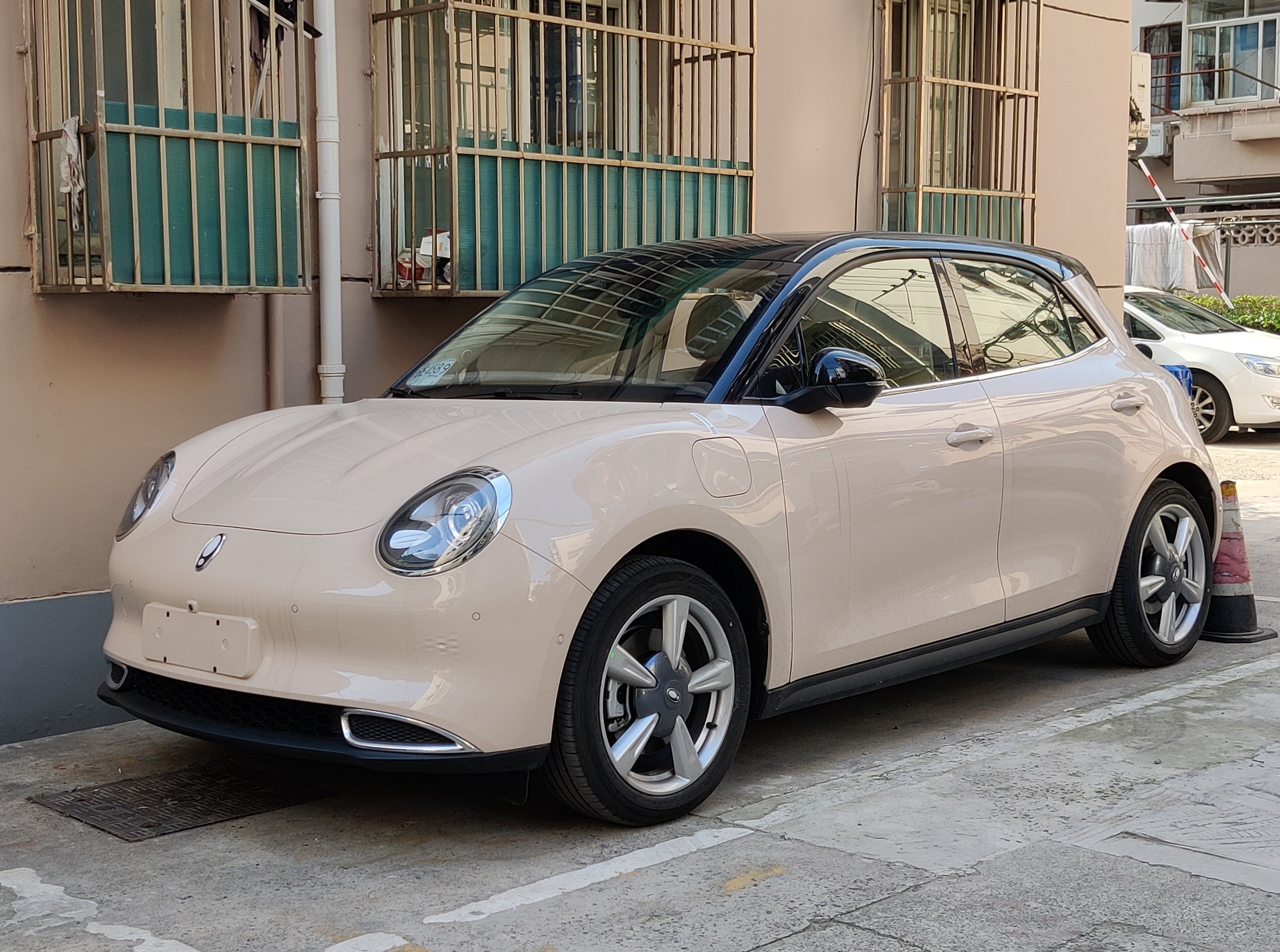 O carro chinês que parece um Porsche: a marca ORA e a China que deixou de copiar