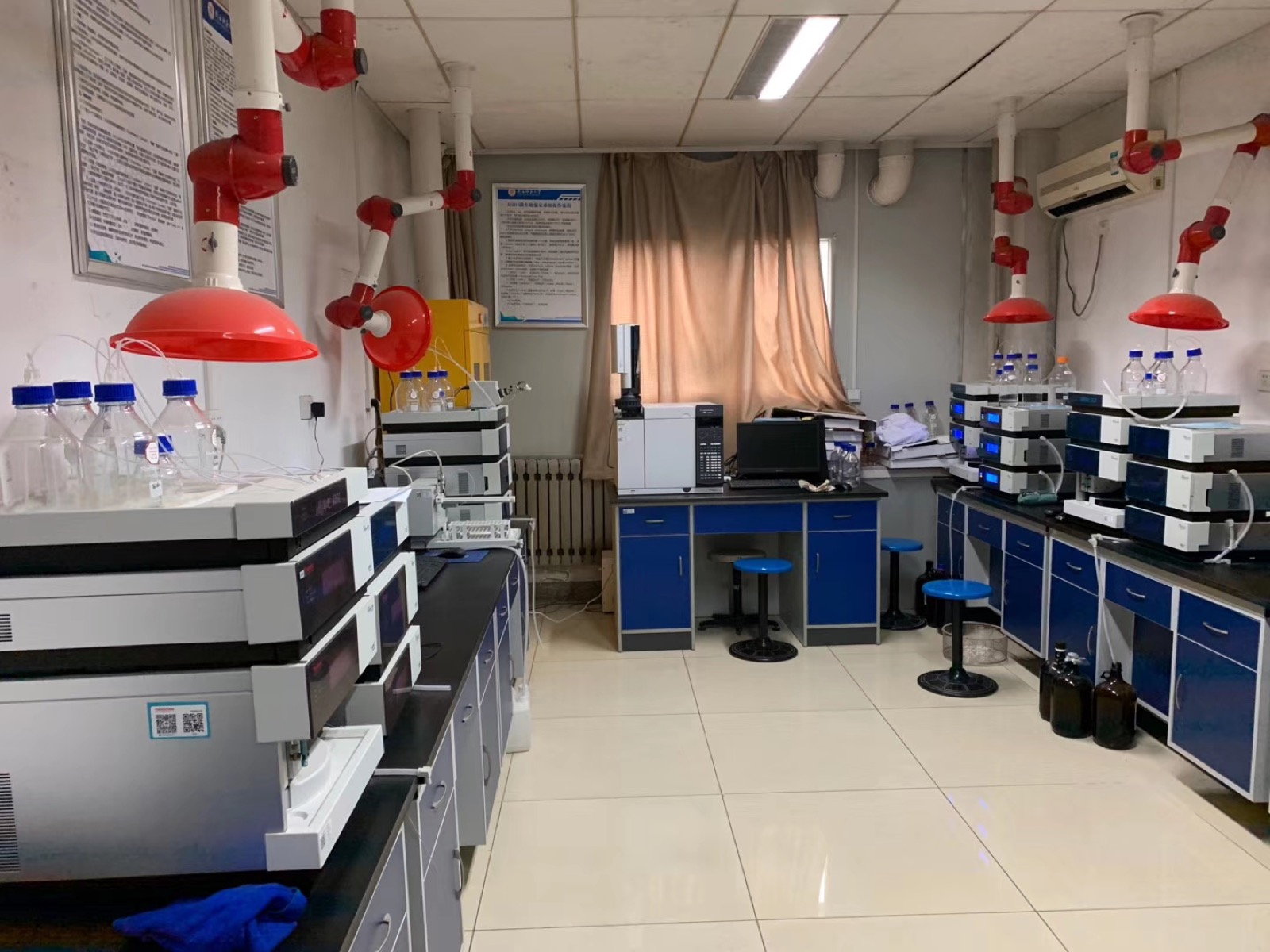 E não parou na faculdade: chegou na escola