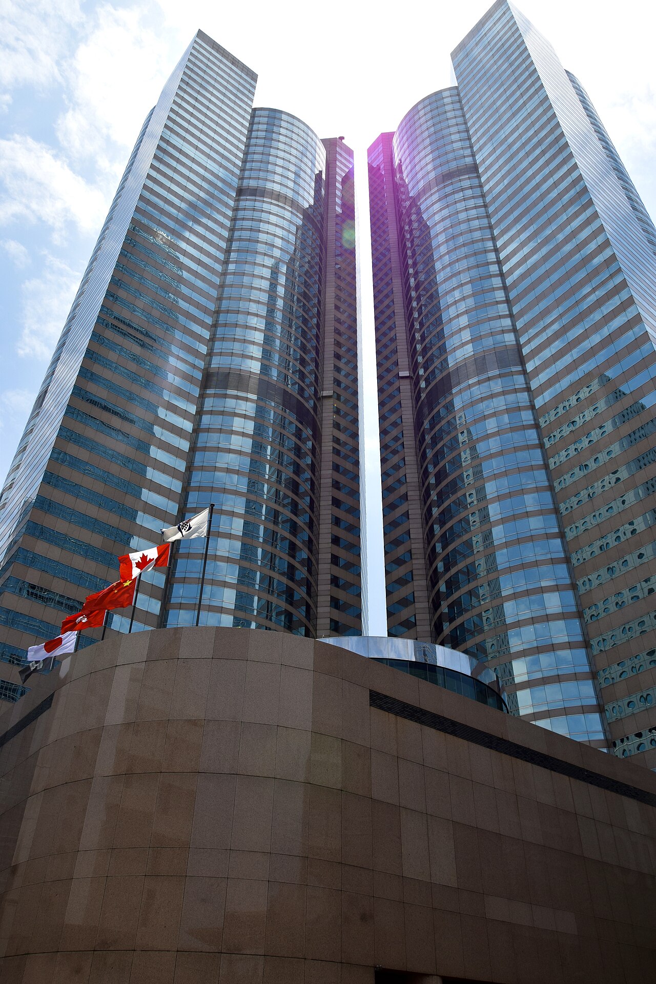 Nem tudo subiu: o recado de Hong Kong