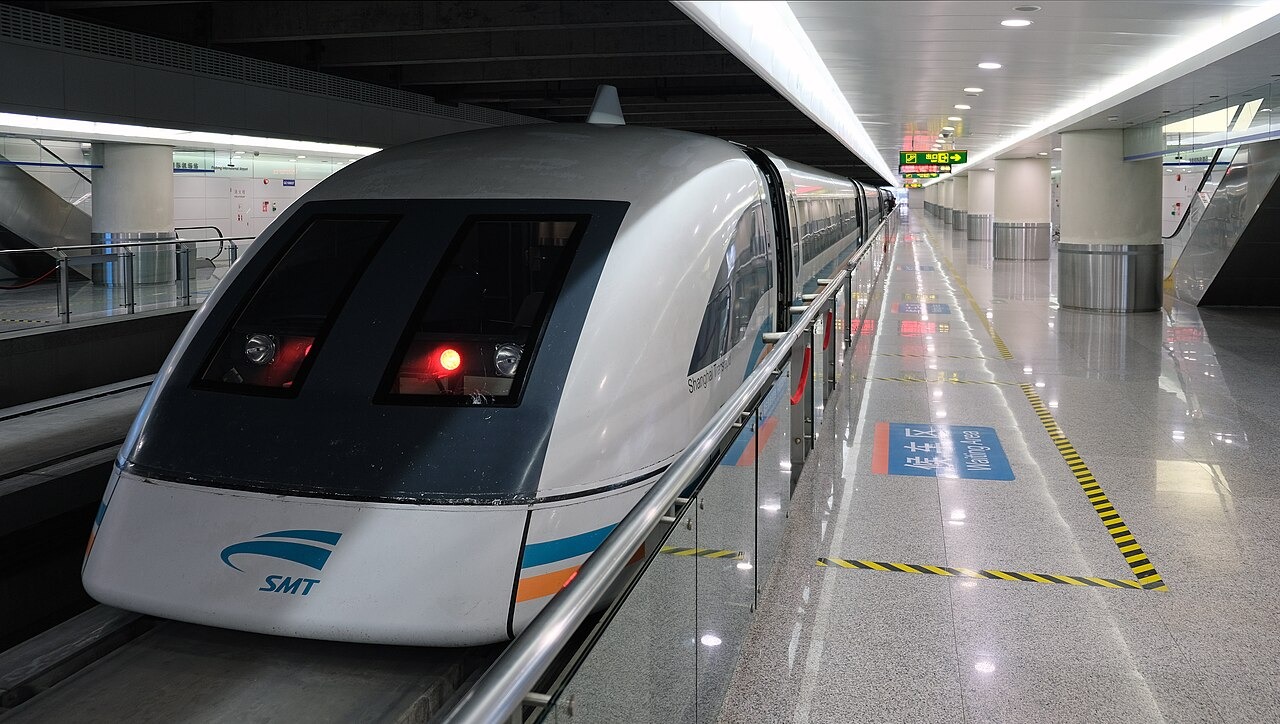 O Maglev: o trem que flutua e te recebe na cidade