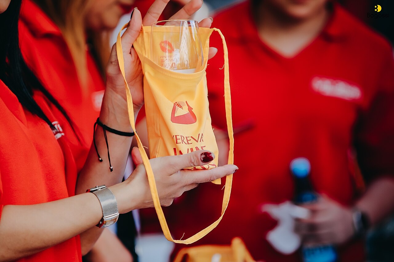 Por que o bilionário chinês guarda vinho, e não só ouro