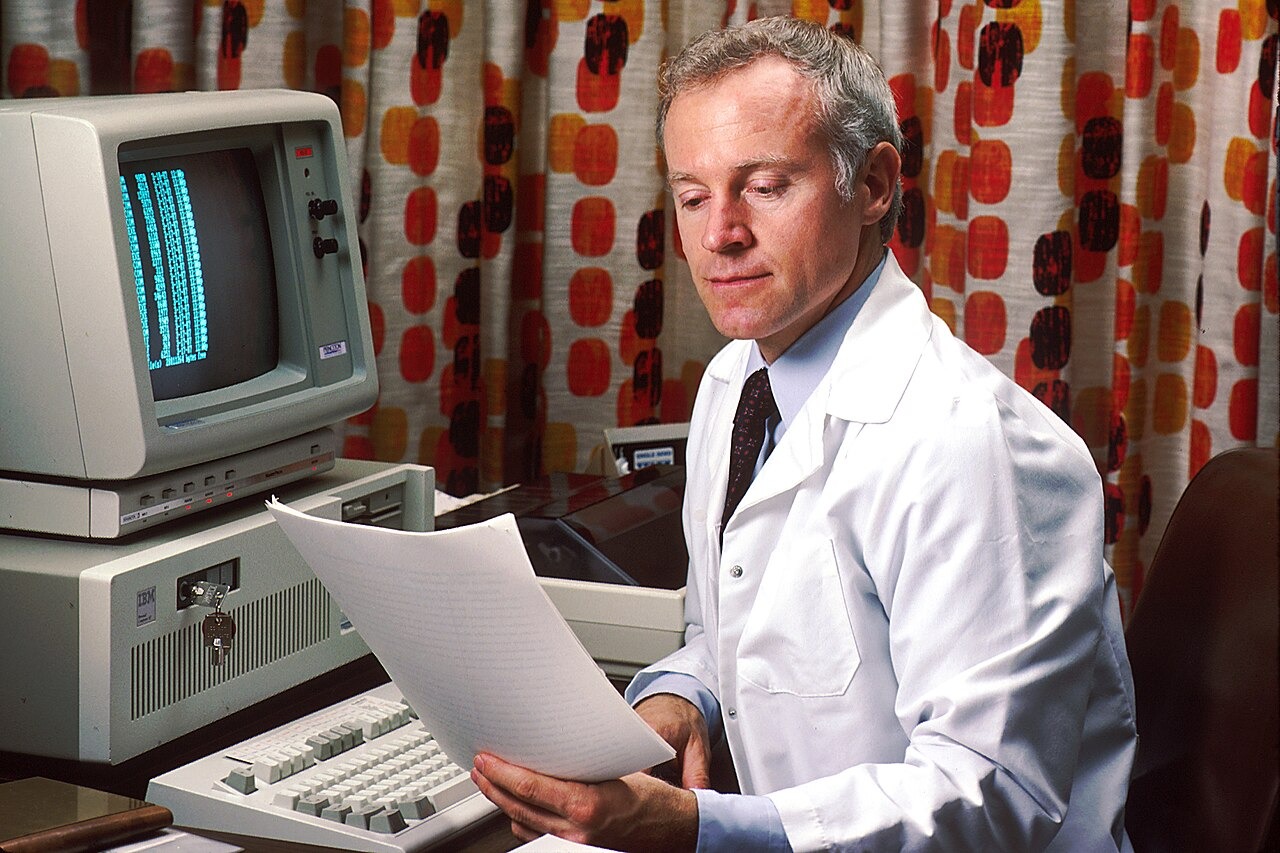 O médico continua no comando