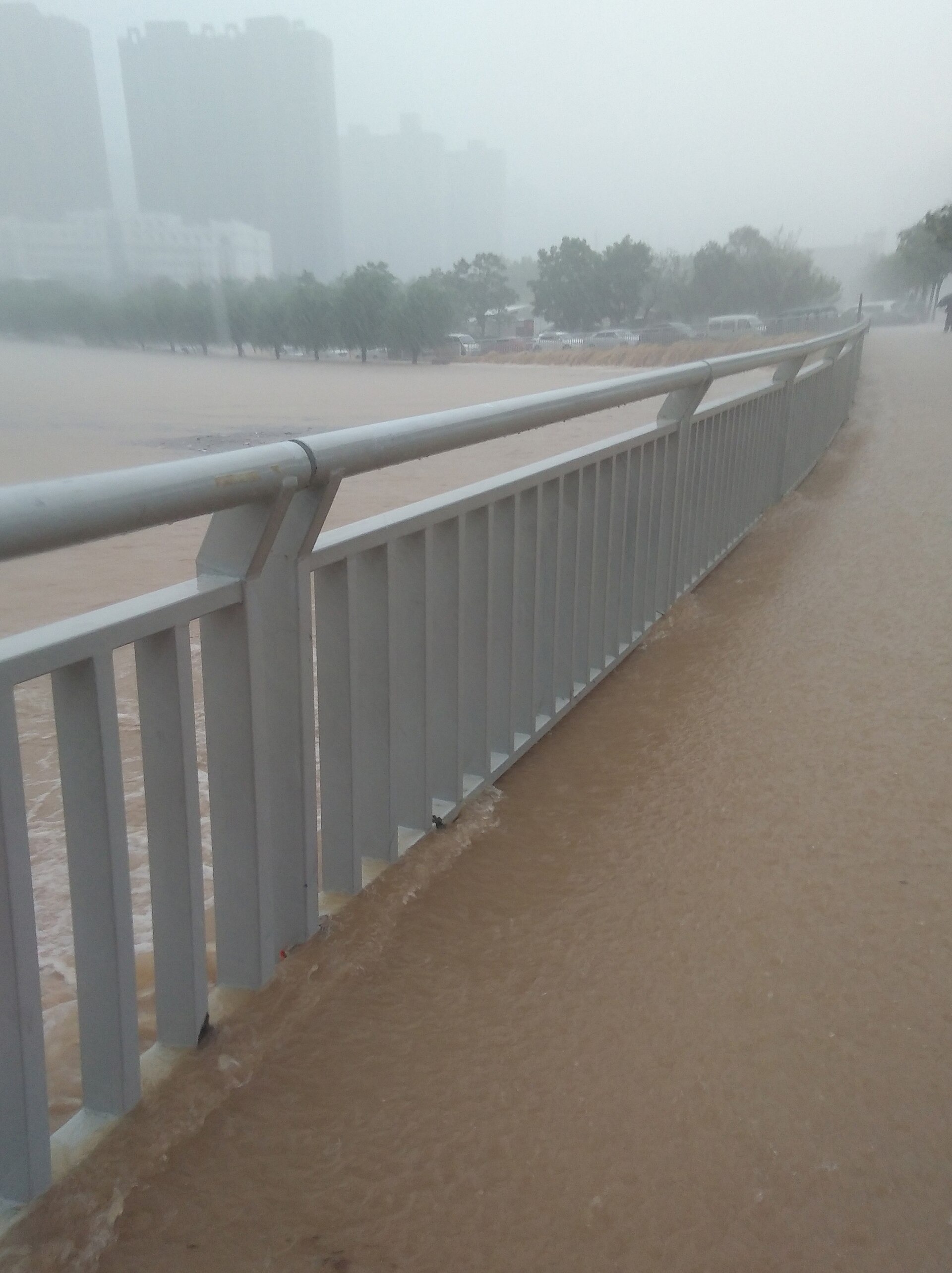 Enchentes no norte da China: bairros submersos em 2 metros