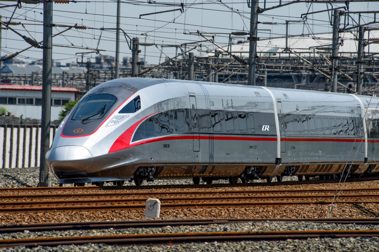 O que impressiona: trem-bala e pagamento