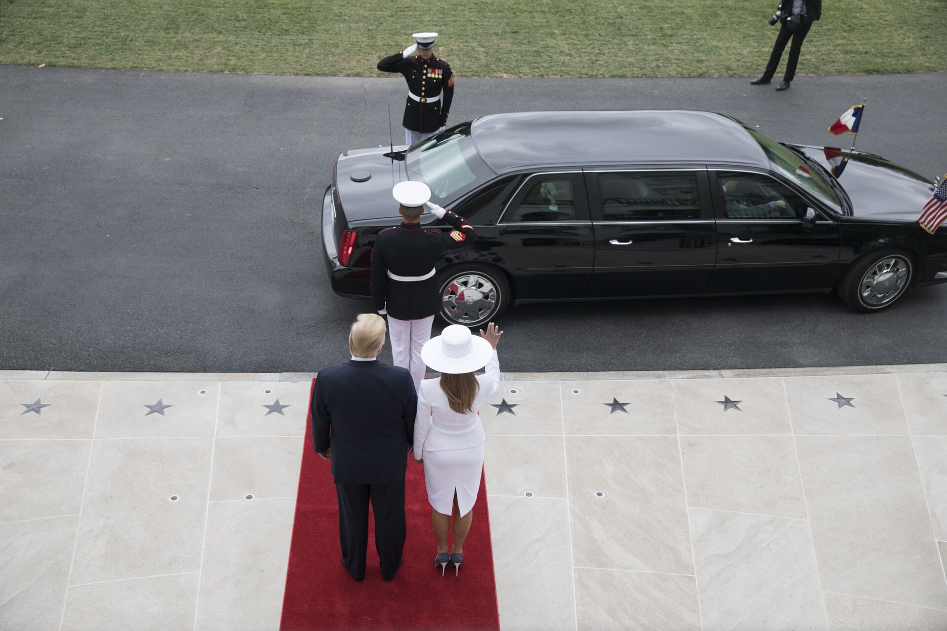 Trump acusa a China de fraude eleitoral e prepara tapete vermelho pra Xi Jinping