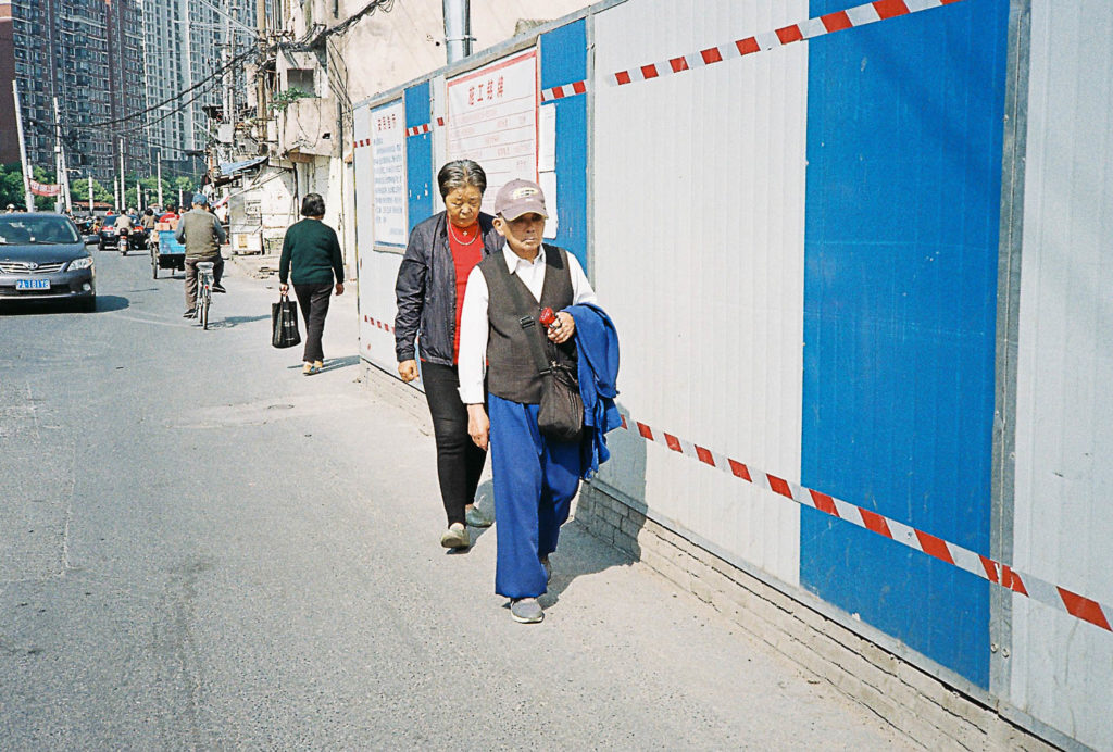 Mulheres caminhando em Lã Ximen