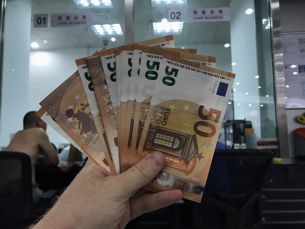 Trocar dinheiro na China Euro em dinheiro de papel