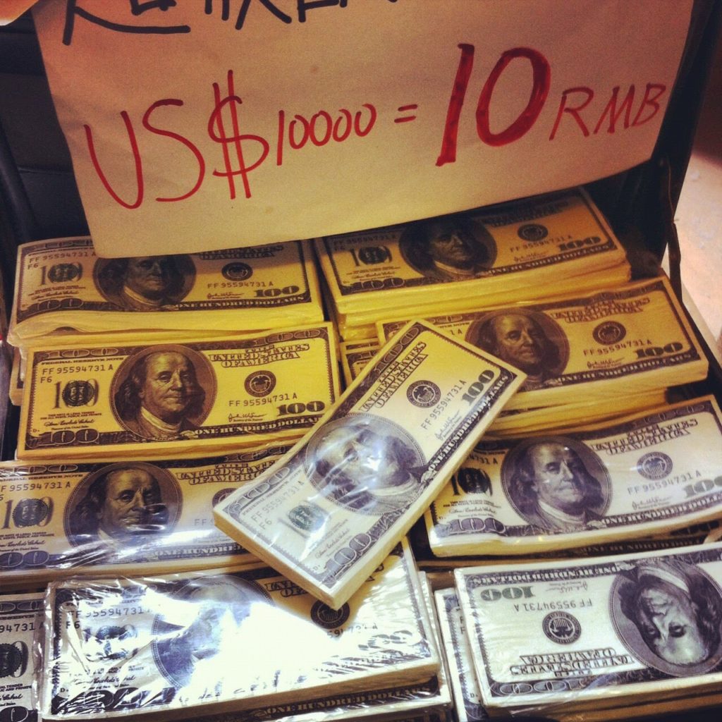 Compensa Importar Com Dolar Alto Notas de dólar embaladas