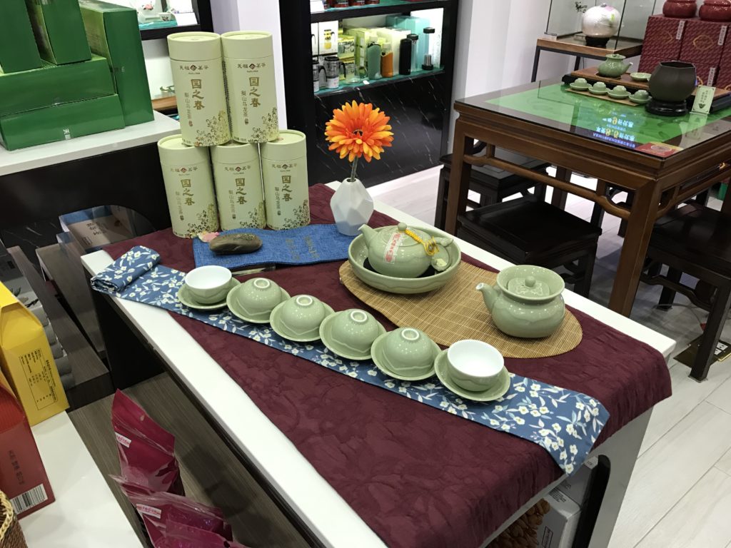 Onde comprar e consumir o chá na China Jogo de cerâmica verde para chá chinês