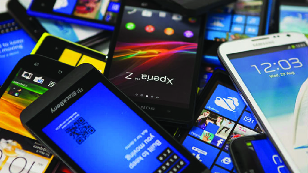Uma pilha de celulares mostrando a rentabilidade da importação de smartphones da China para revenda.