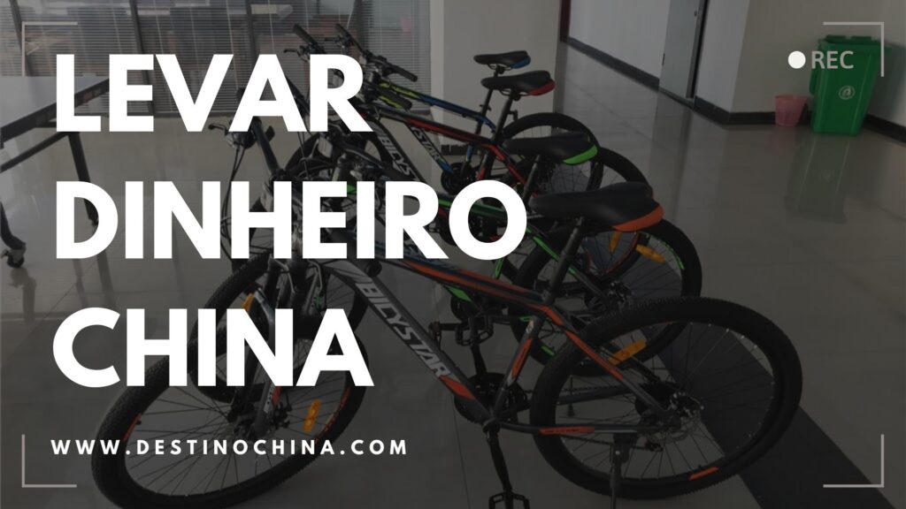 Um grupo de bicicletas estacionadas em uma sala com as palavras levar dinheiro china.