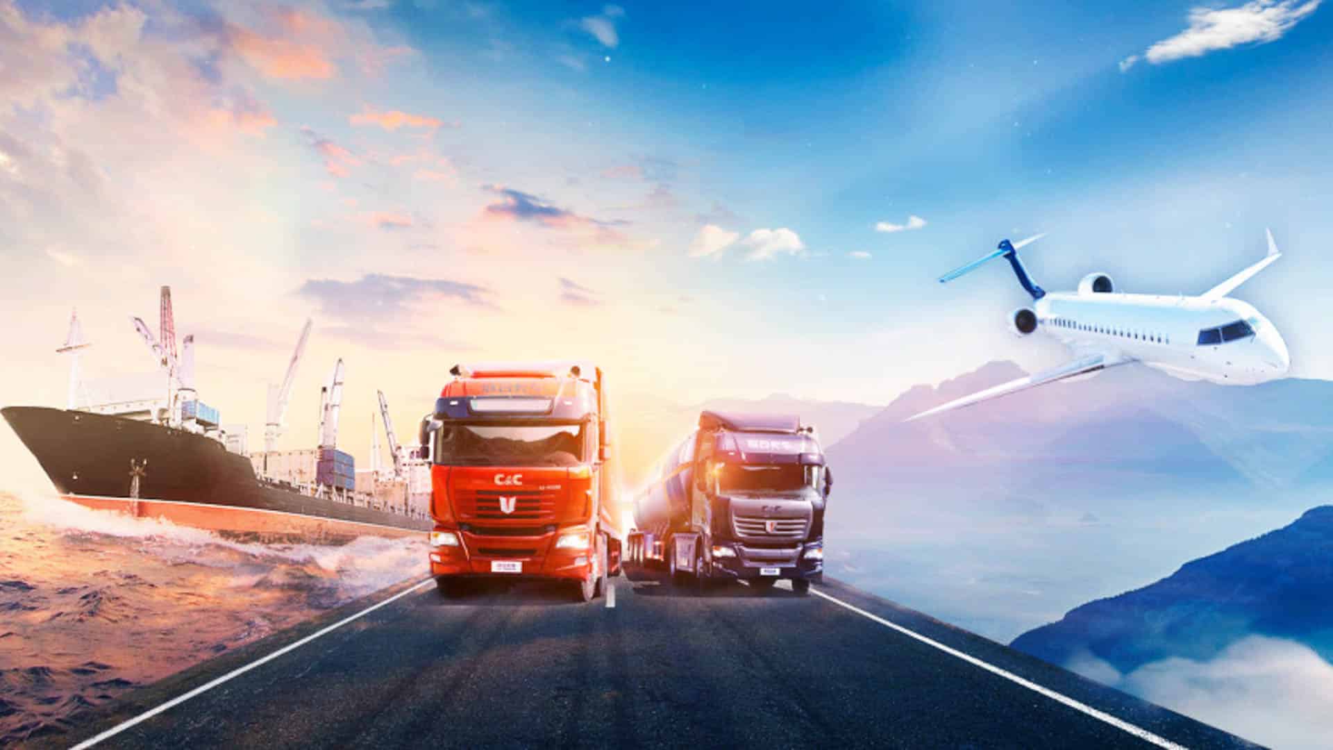Um navio de carga na água, equipado com alta tecnologia, dois caminhões em uma estrada e um avião no céu, simbolizando diferentes modos de transporte essenciais para a importação de mercadorias no mundo todo.